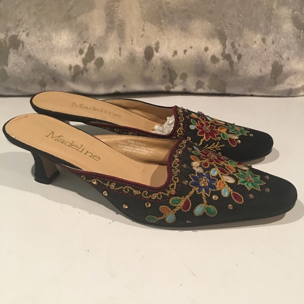 AWESOME MADELINE JEWELED MULES SIZE 8.5